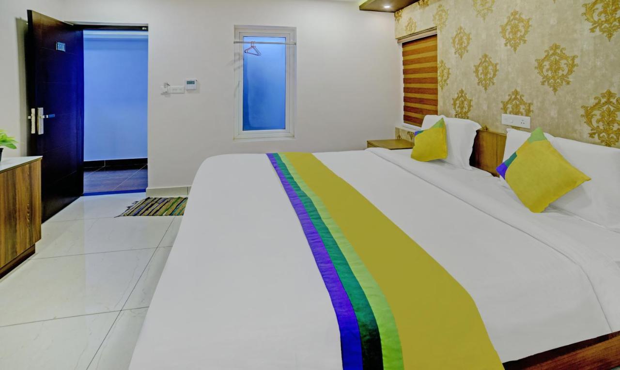 Treebo Trip Majestic Inn Thampanoor Thiruvananthapuram Exterior photo
