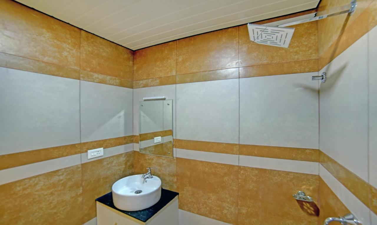 Treebo Trip Majestic Inn Thampanoor Thiruvananthapuram Exterior photo