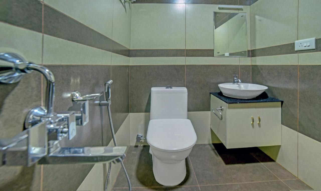 Treebo Trip Majestic Inn Thampanoor Thiruvananthapuram Exterior photo